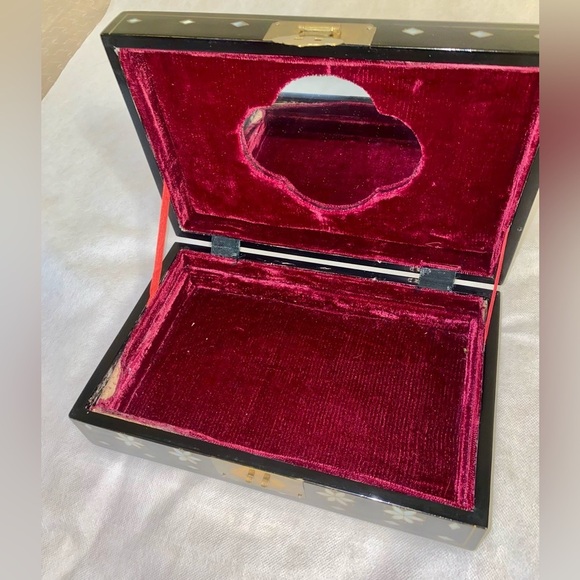 Black Lacquered Jewelry Box with Inlay Design. Vintage (1960-70’s) - Picture 2 of 6